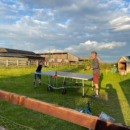 Rew Farm Country & Equestrian Accommodation - Sunrise Lodge Мелкшем Экстерьер фото