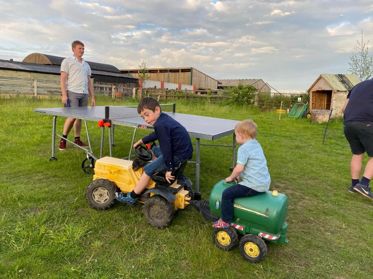 Rew Farm Country & Equestrian Accommodation - Sunrise Lodge Мелкшем Экстерьер фото